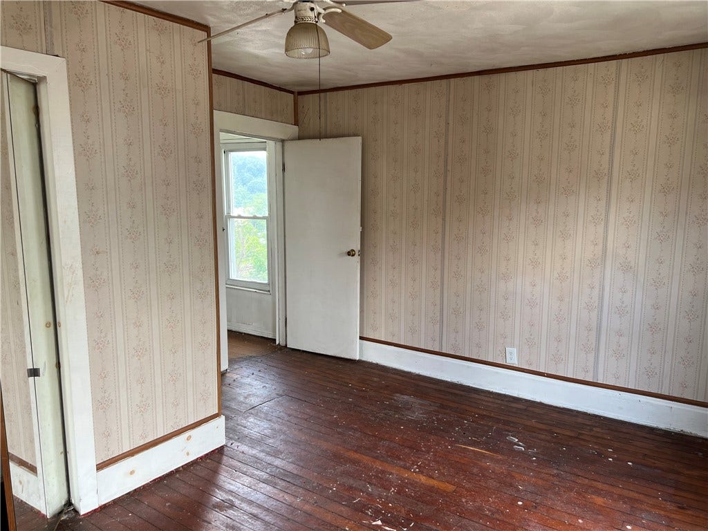 1008 1/2 Gaskill Ave, Jeannette, PA 15644