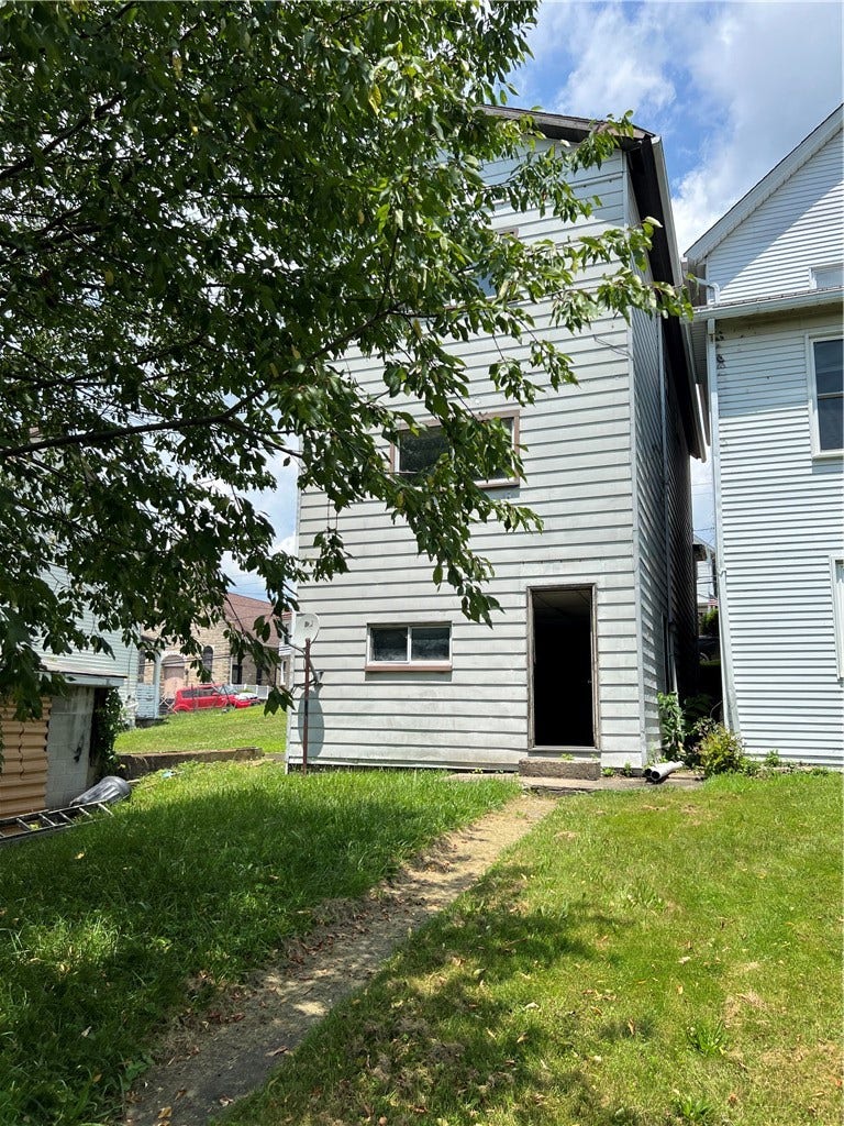 1008 1/2 Gaskill Ave, Jeannette, PA 15644