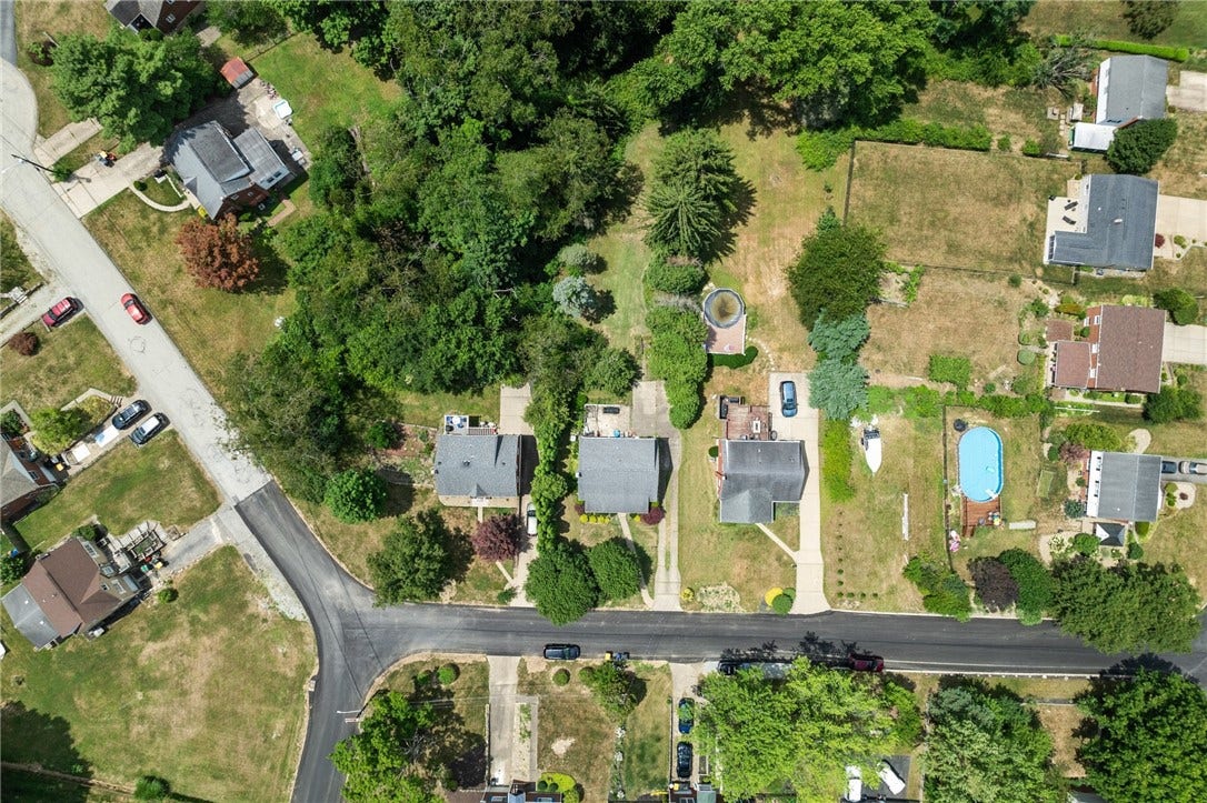 3083 Aljean Dr, Bethel Park, PA 15102