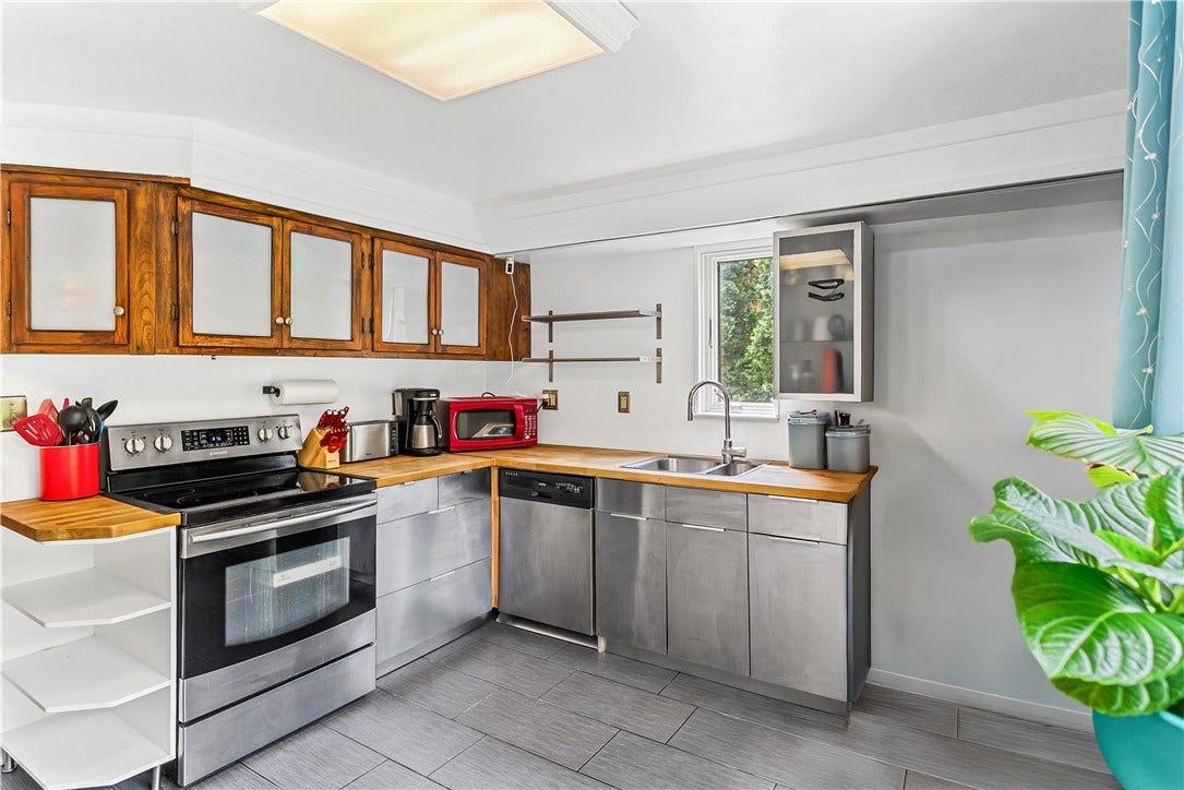 3083 Aljean Dr, Bethel Park, PA 15102