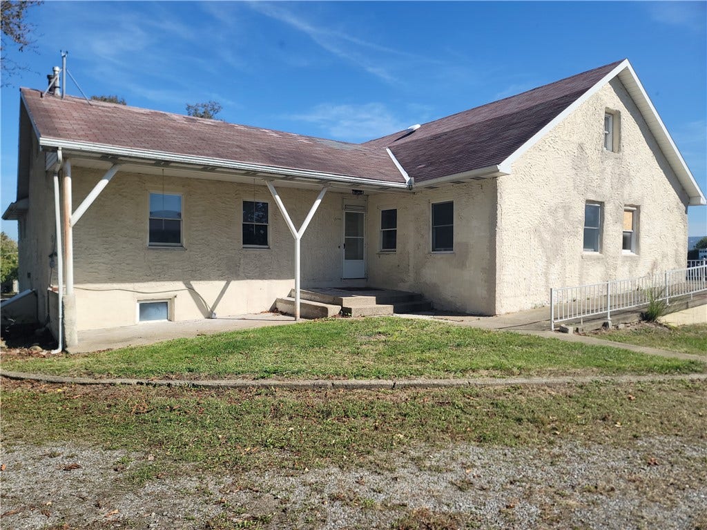 608 E Crawford Ave, Connellsville, PA 15425