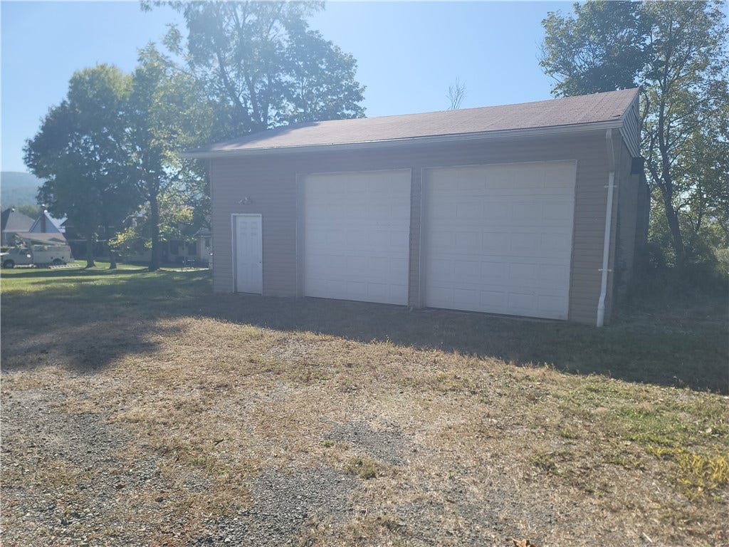 608 E Crawford Ave, Connellsville, PA 15425