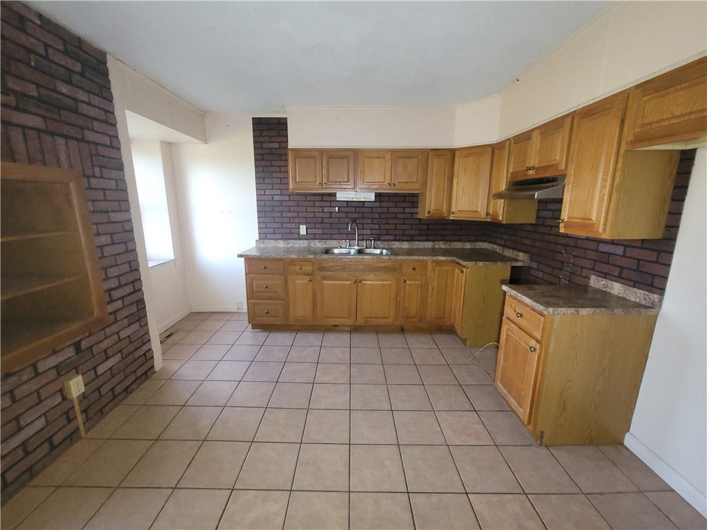608 E Crawford Ave, Connellsville, PA 15425