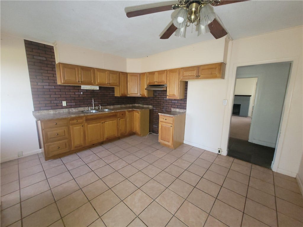 608 E Crawford Ave, Connellsville, PA 15425