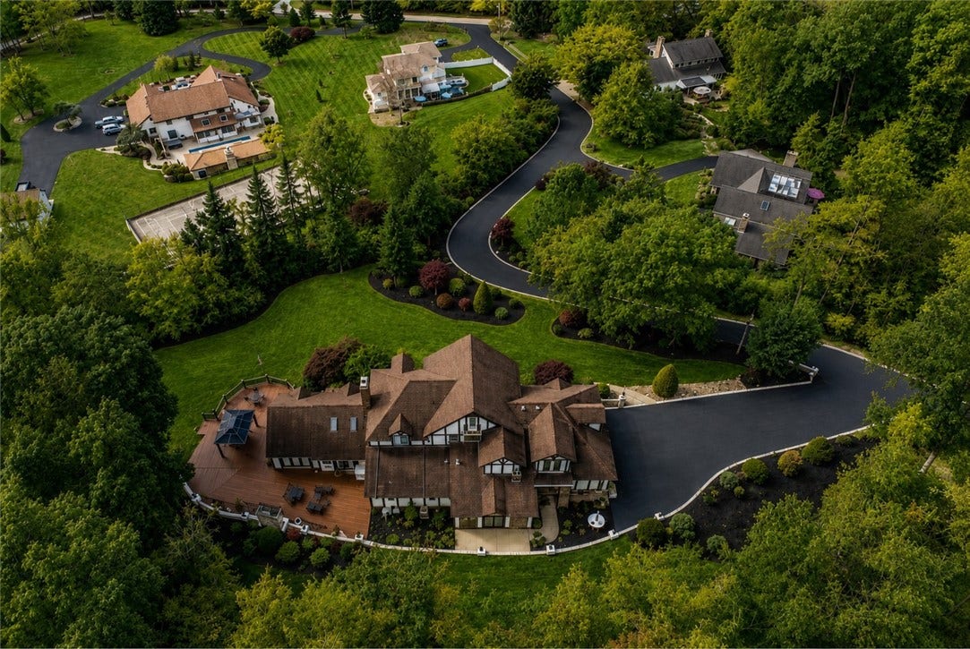 122 Farmington Pl, Greensburg, PA 15601