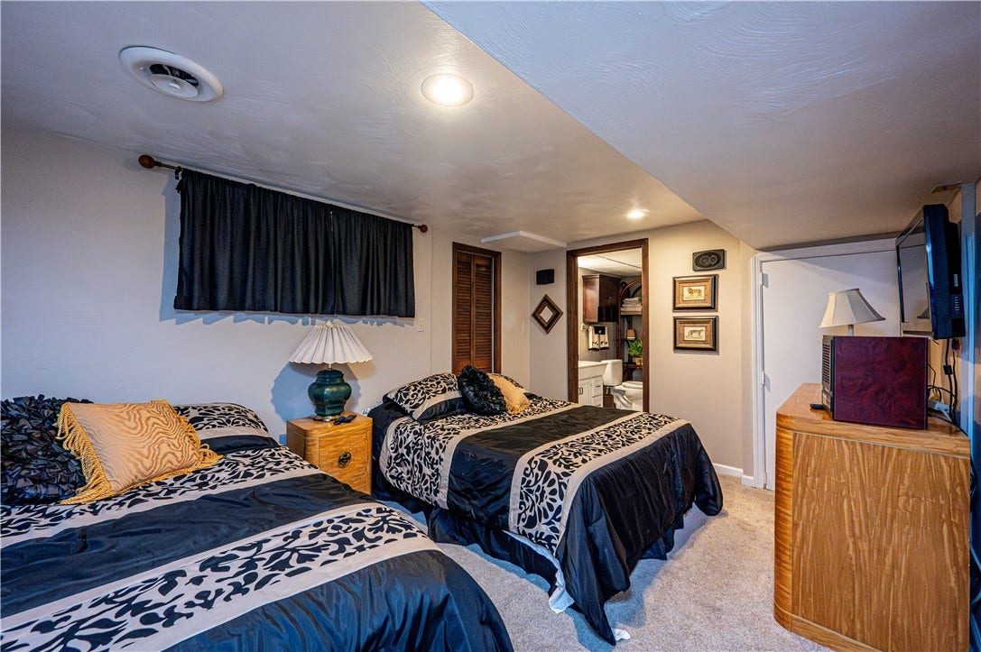 122 Farmington Pl, Greensburg, PA 15601