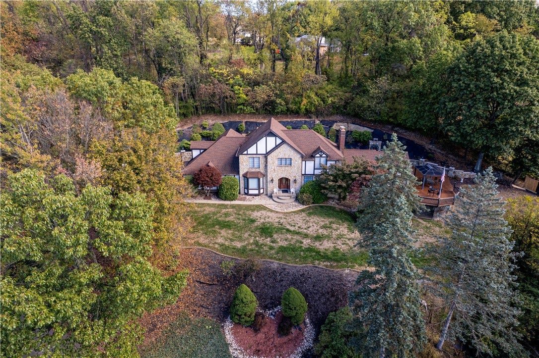 122 Farmington Pl, Greensburg, PA 15601