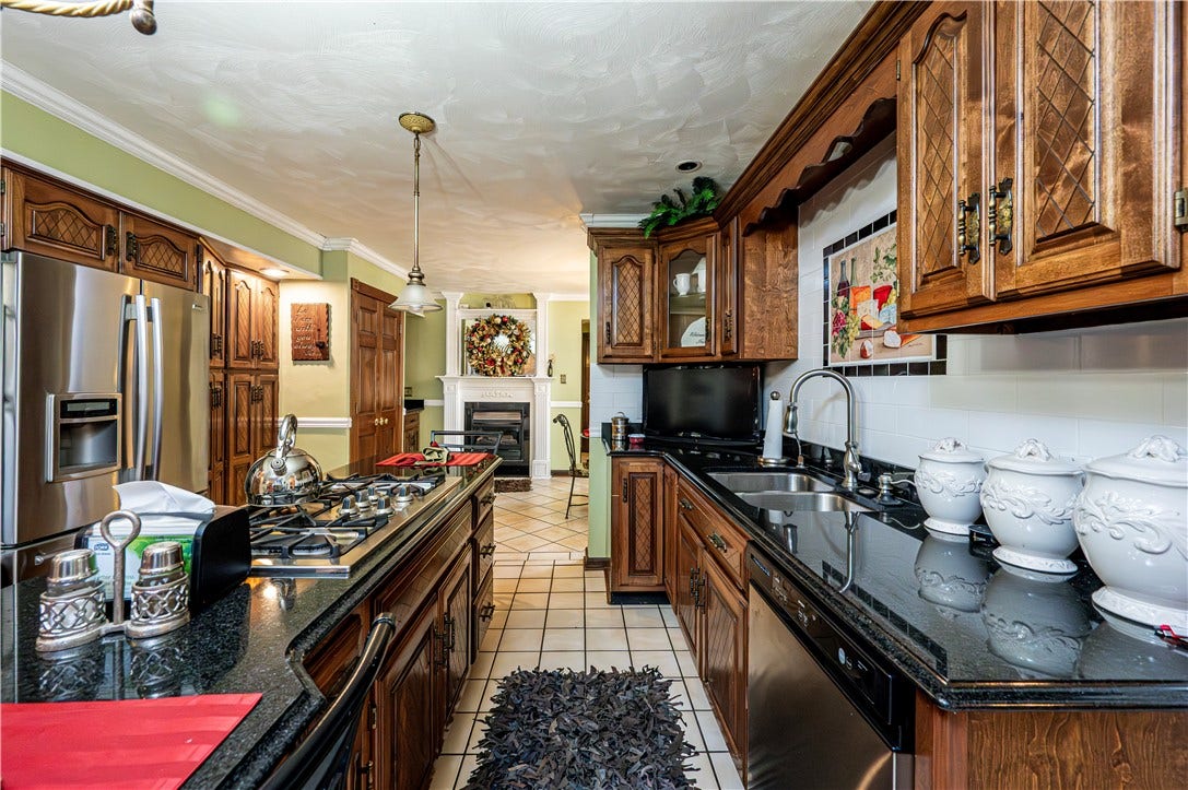 122 Farmington Pl, Greensburg, PA 15601