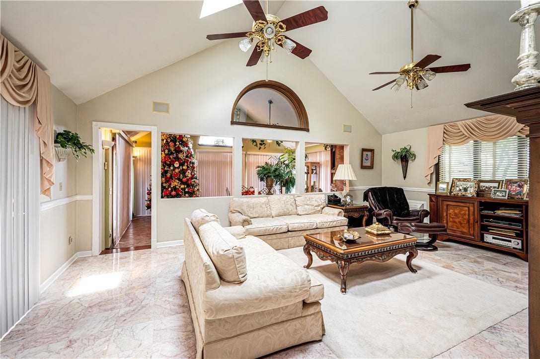 122 Farmington Pl, Greensburg, PA 15601