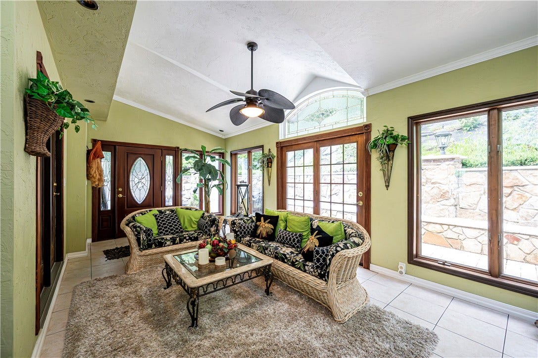 122 Farmington Pl, Greensburg, PA 15601