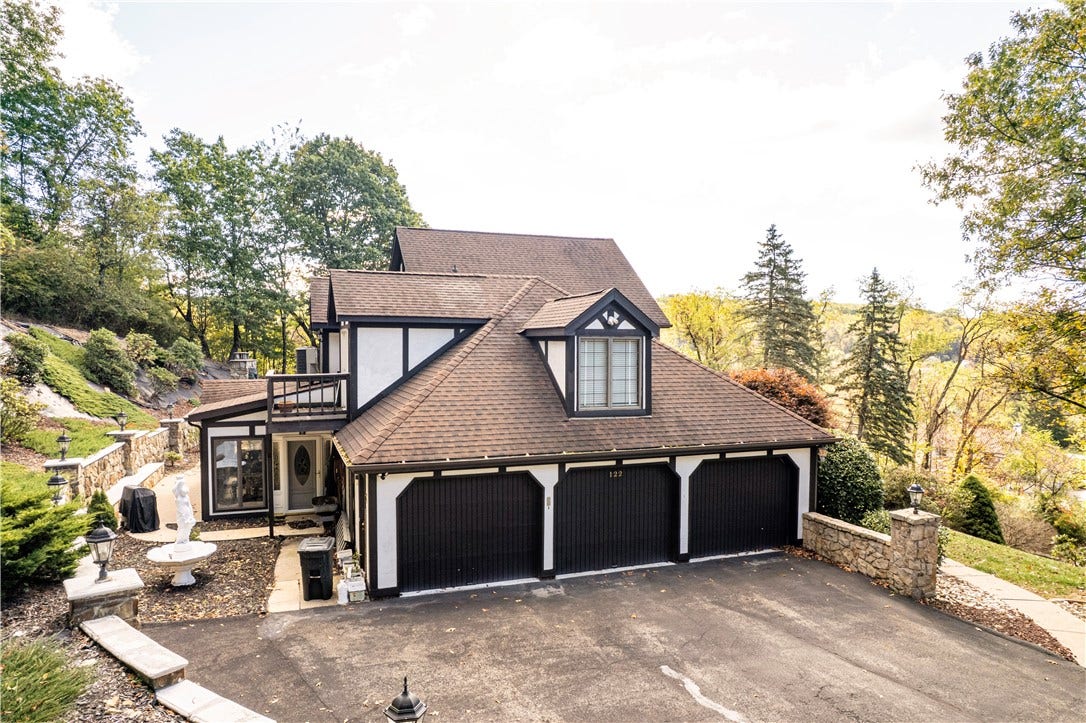 122 Farmington Pl, Greensburg, PA 15601