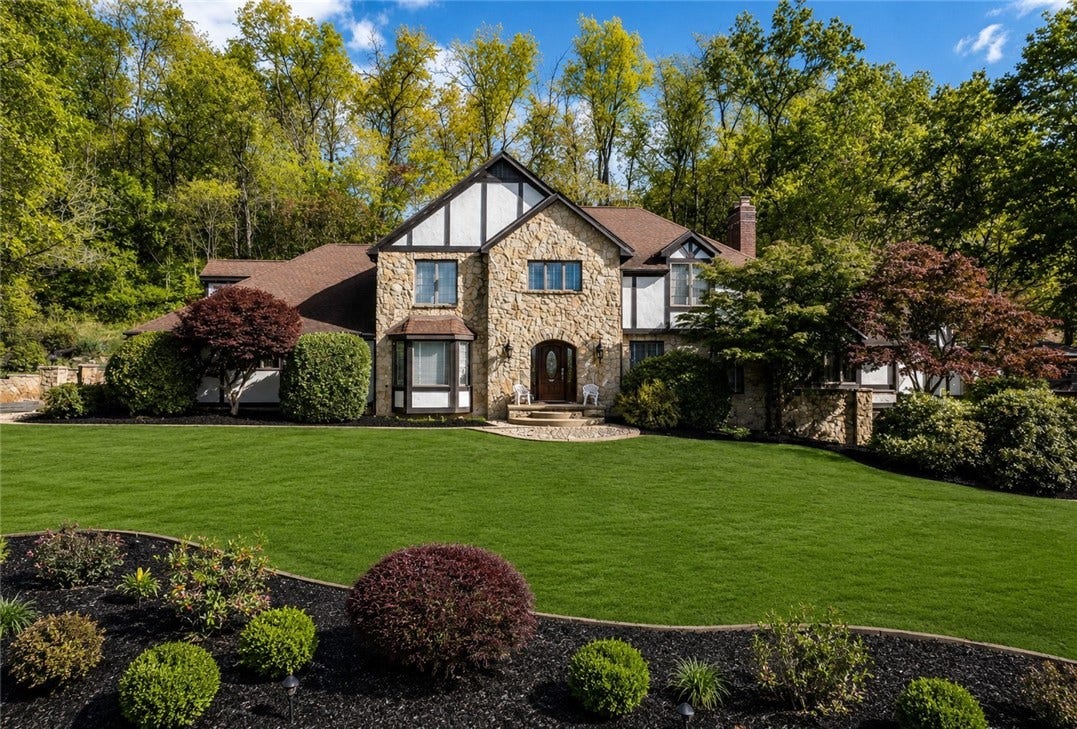 122 Farmington Pl, Greensburg, PA 15601