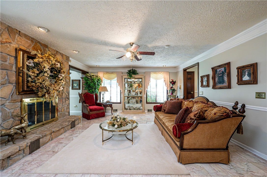 122 Farmington Pl, Greensburg, PA 15601