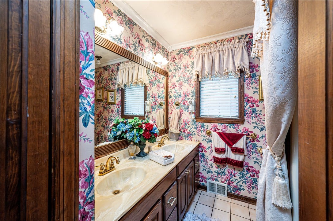122 Farmington Pl, Greensburg, PA 15601