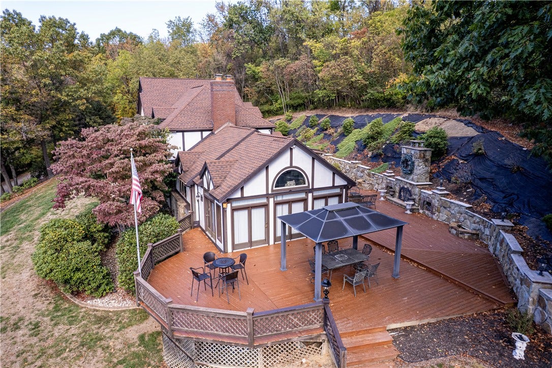 122 Farmington Pl, Greensburg, PA 15601