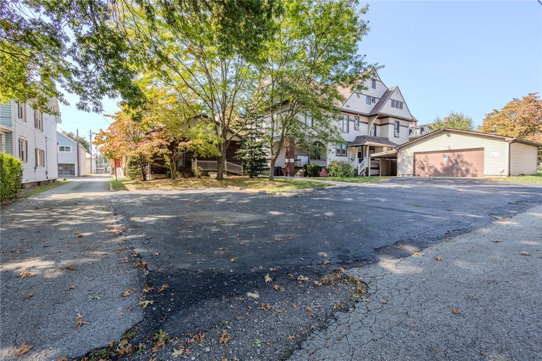 310 Mulberry St, Scottdale, PA 15683