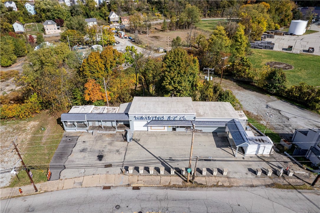 305 Division St, Jeannette, PA 15644