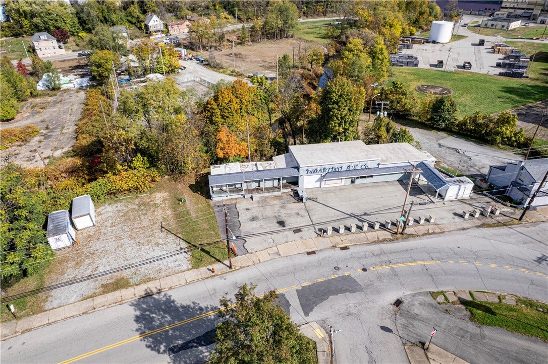 305 Division St, Jeannette, PA 15644