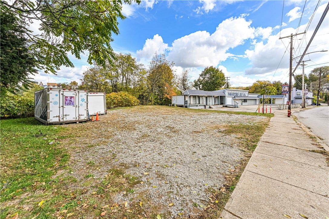 305 Division St, Jeannette, PA 15644