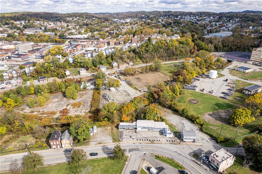 305 Division St, Jeannette, PA 15644