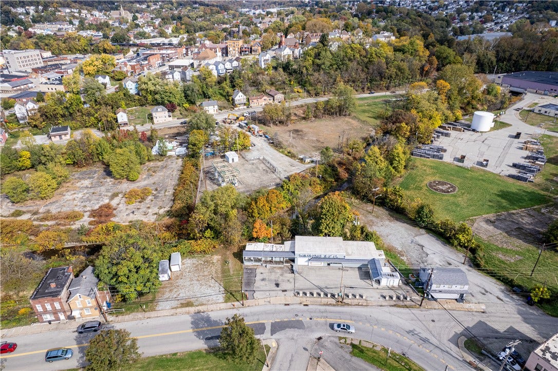 305 Division St, Jeannette, PA 15644