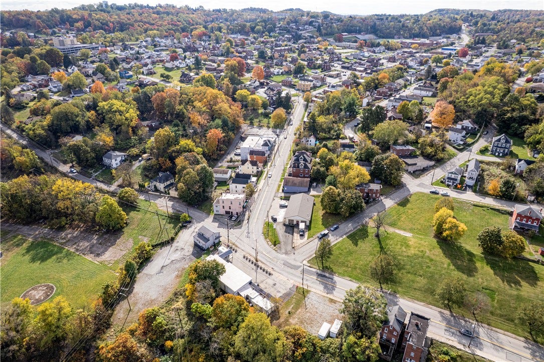 305 Division St, Jeannette, PA 15644