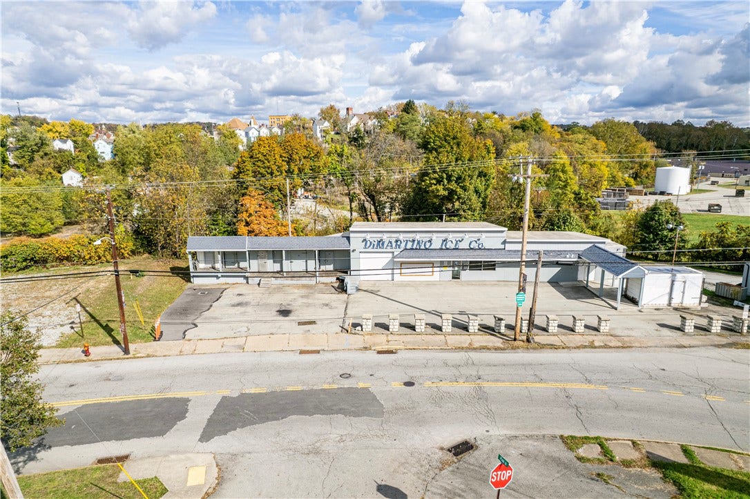 305 Division St, Jeannette, PA 15644