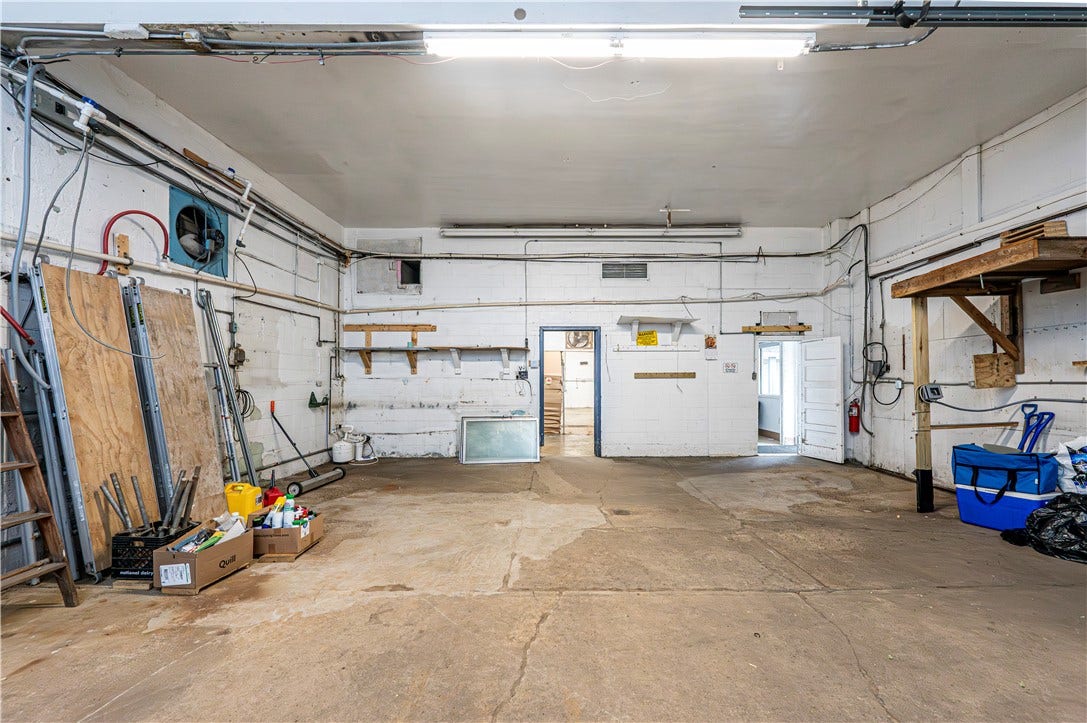 305 Division St, Jeannette, PA 15644