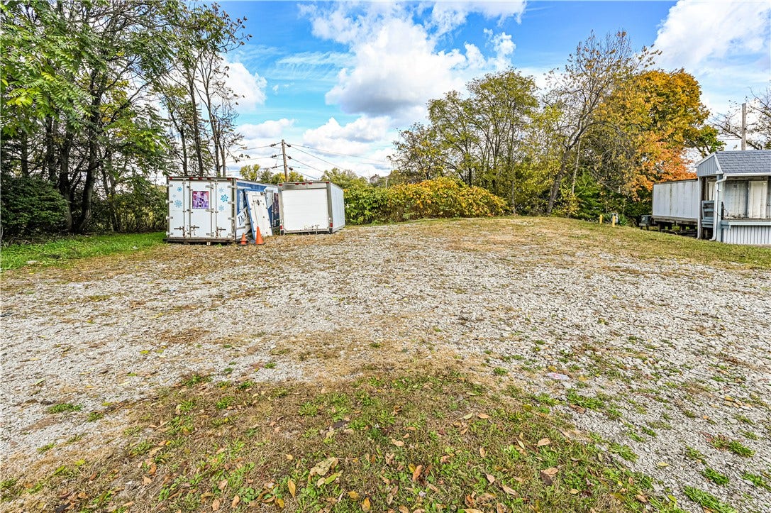 305 Division St, Jeannette, PA 15644