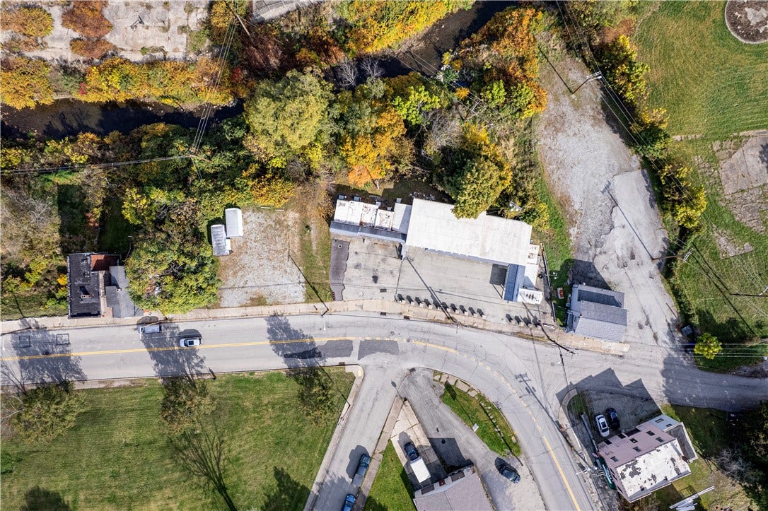 305 Division St, Jeannette, PA 15644