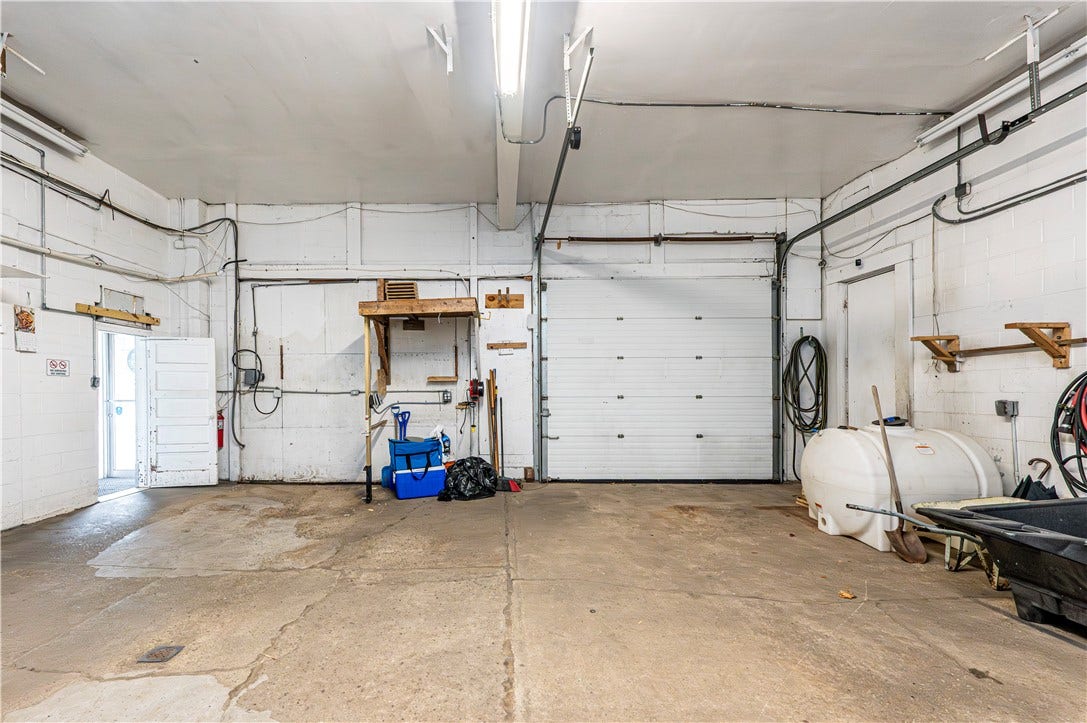 305 Division St, Jeannette, PA 15644