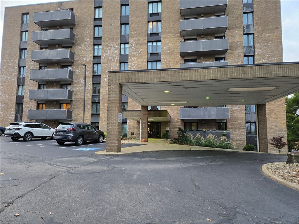820 E Beau St, #2L, Washington, PA 15301
