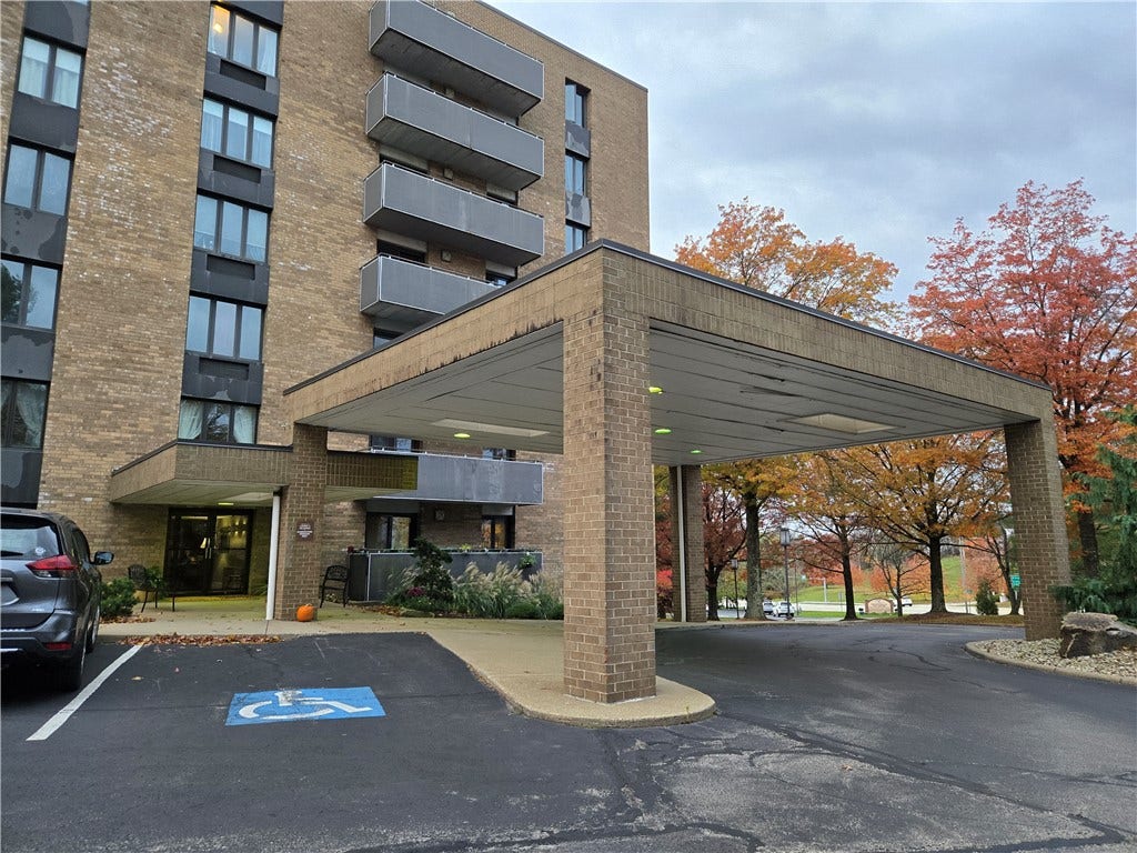 820 E Beau St, #2L, Washington, PA 15301
