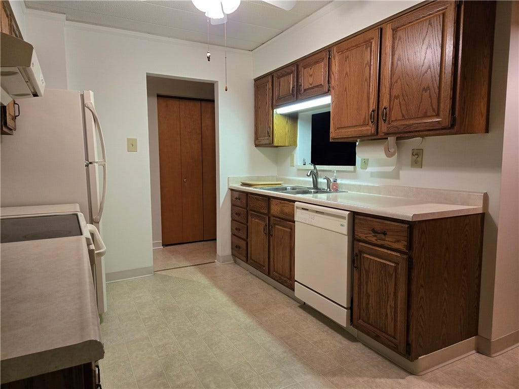 820 E Beau St, #2L, Washington, PA 15301