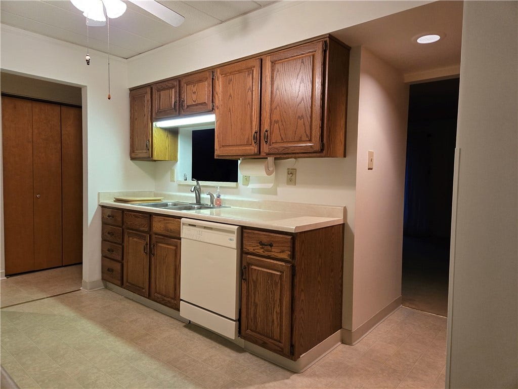 820 E Beau St, #2L, Washington, PA 15301