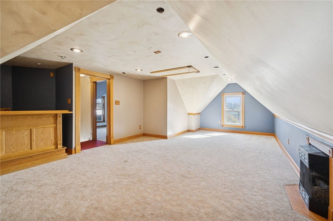 120 N 1st St, Jeannette, PA 15644