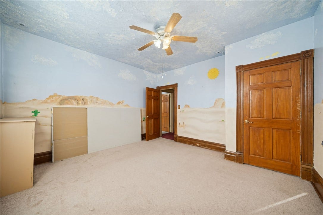120 N 1st St, Jeannette, PA 15644