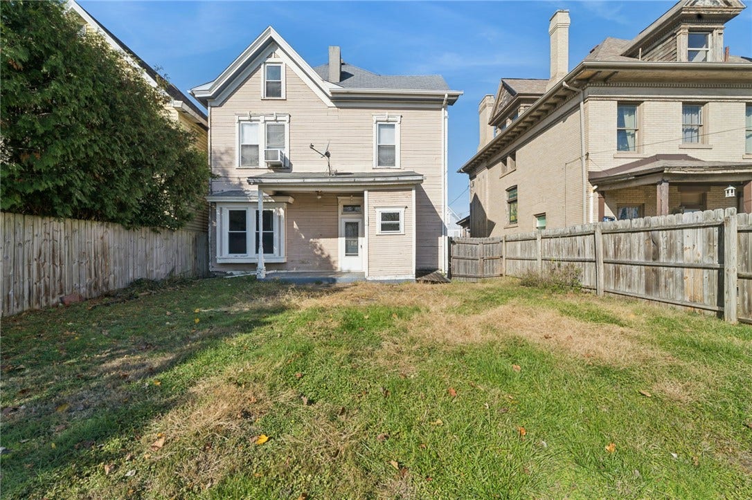 120 N 1st St, Jeannette, PA 15644
