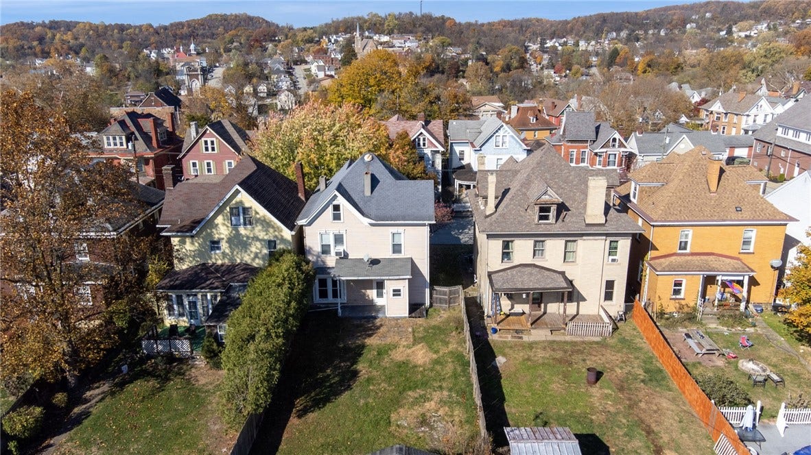 120 N 1st St, Jeannette, PA 15644
