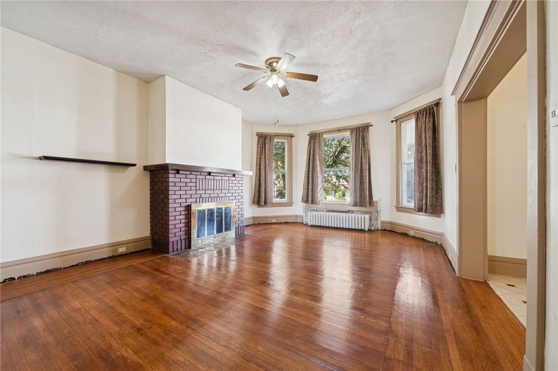 120 N 1st St, Jeannette, PA 15644