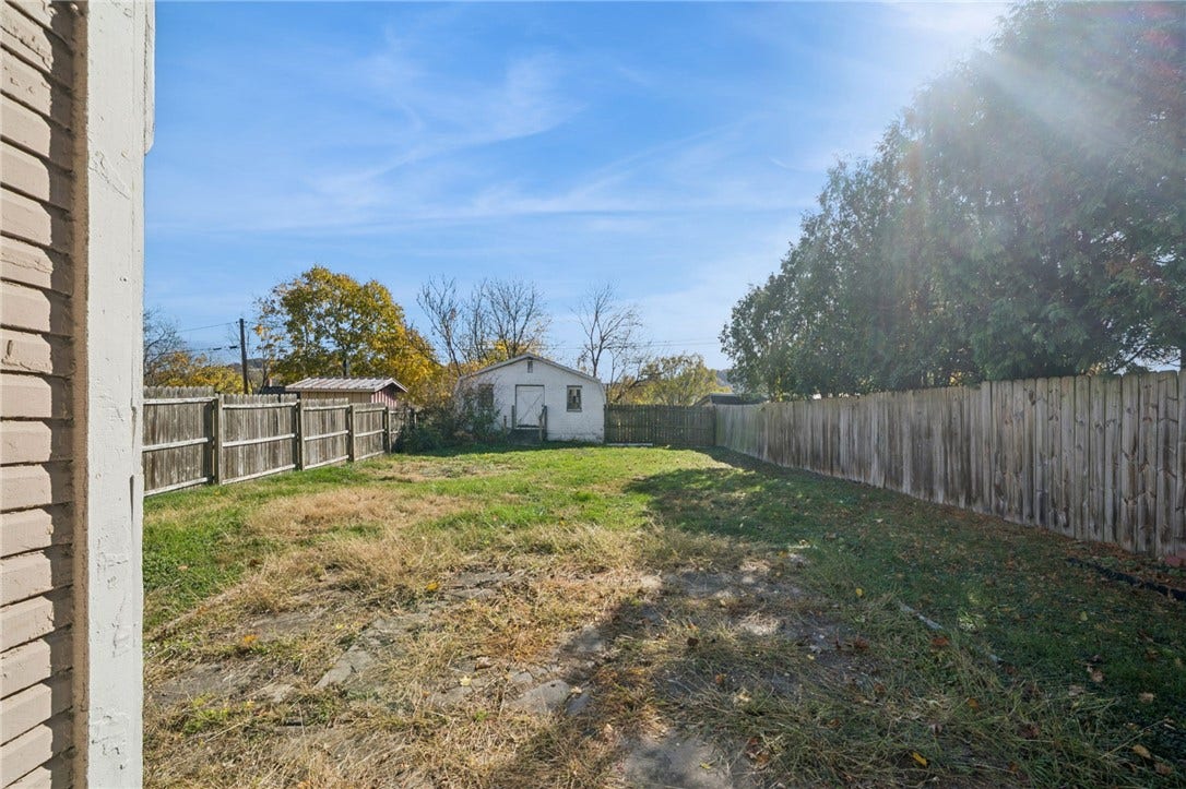 120 N 1st St, Jeannette, PA 15644