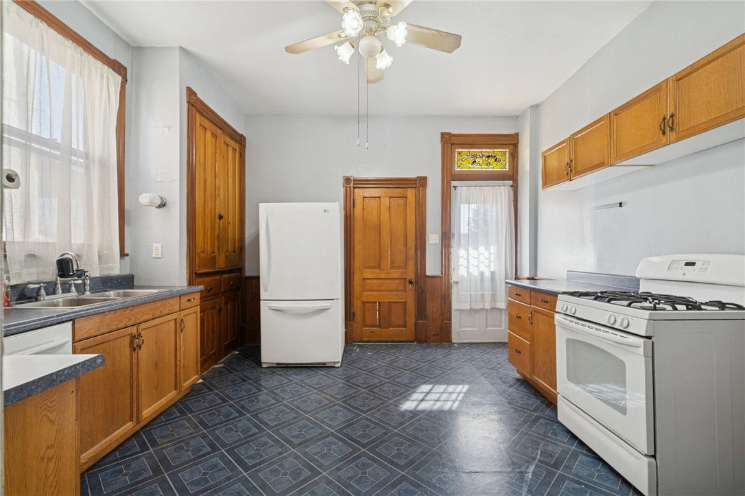 120 N 1st St, Jeannette, PA 15644