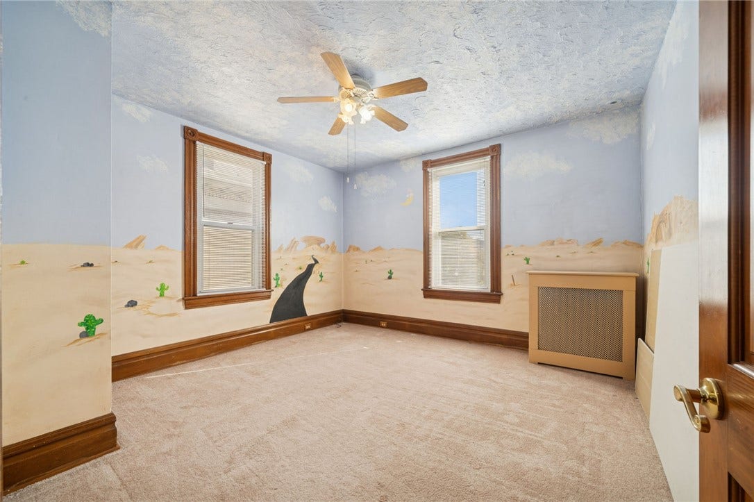 120 N 1st St, Jeannette, PA 15644