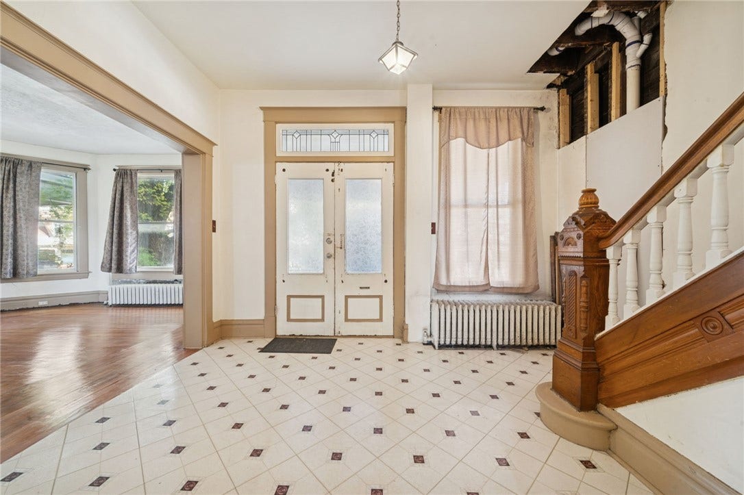 120 N 1st St, Jeannette, PA 15644