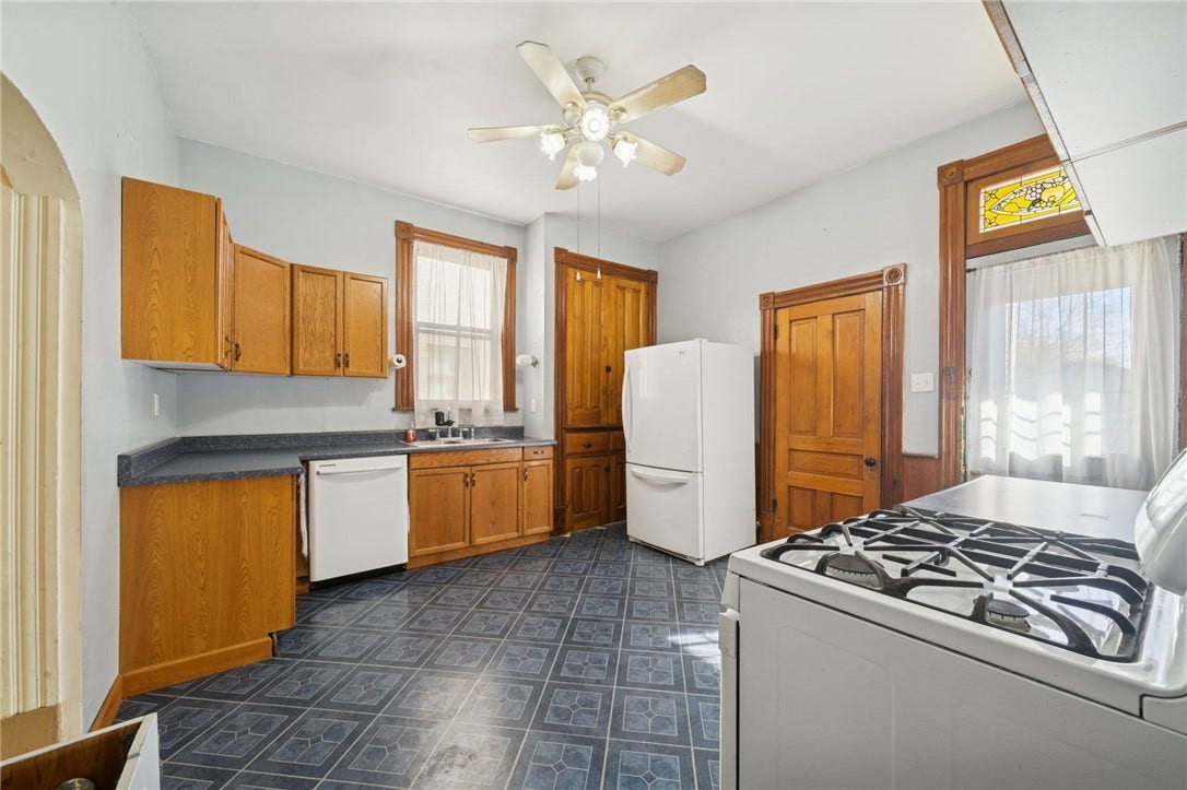 120 N 1st St, Jeannette, PA 15644