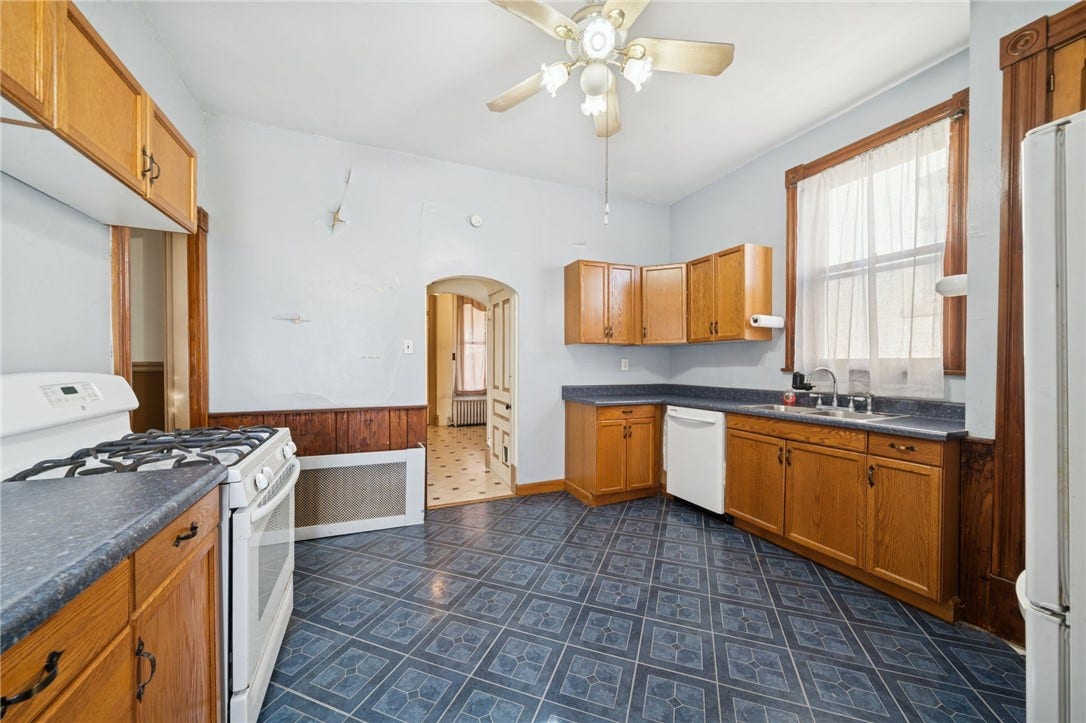 120 N 1st St, Jeannette, PA 15644