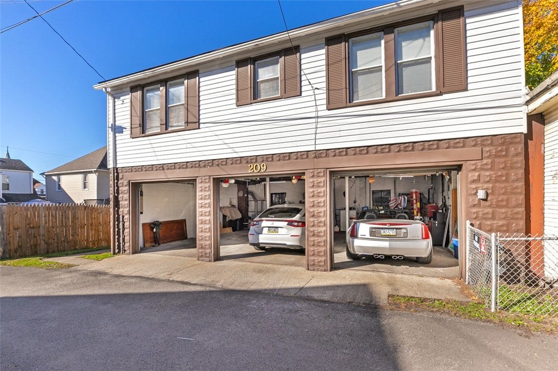 209 E South St, Connellsville, PA 15425
