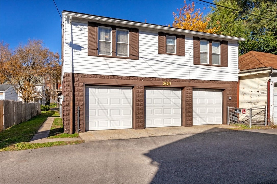 209 E South St, Connellsville, PA 15425
