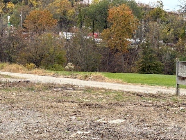 000 California Colorado Ln, Irwin, PA 15642