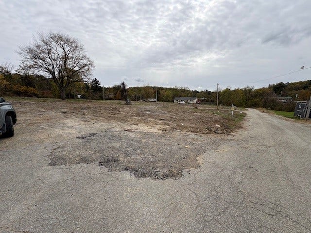 000 California Colorado Ln, Irwin, PA 15642